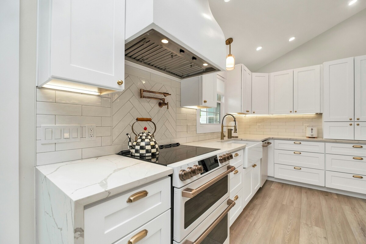 Custom, Semi-Custom, or Stock: Choosing Kitchen Cabinets for Your Budget