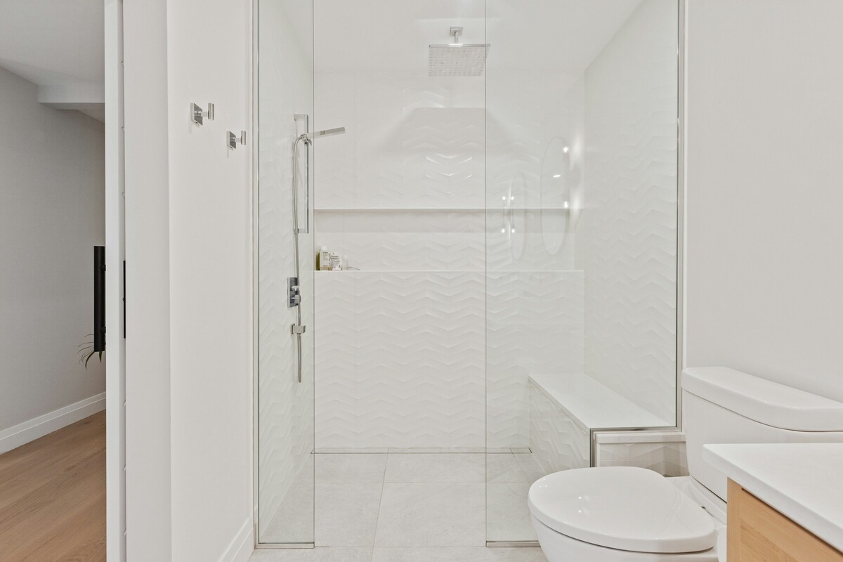 Walk-In Shower or Tub-Shower Combo? Choosing for Your Rochester Bathroom