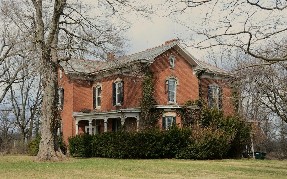Repairing vs. Replacing Original Woodwork in Rochester's Older Homes
