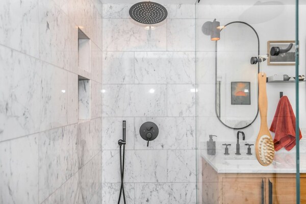 Shower Systems: Valves, Rain Heads, and Body Sprays