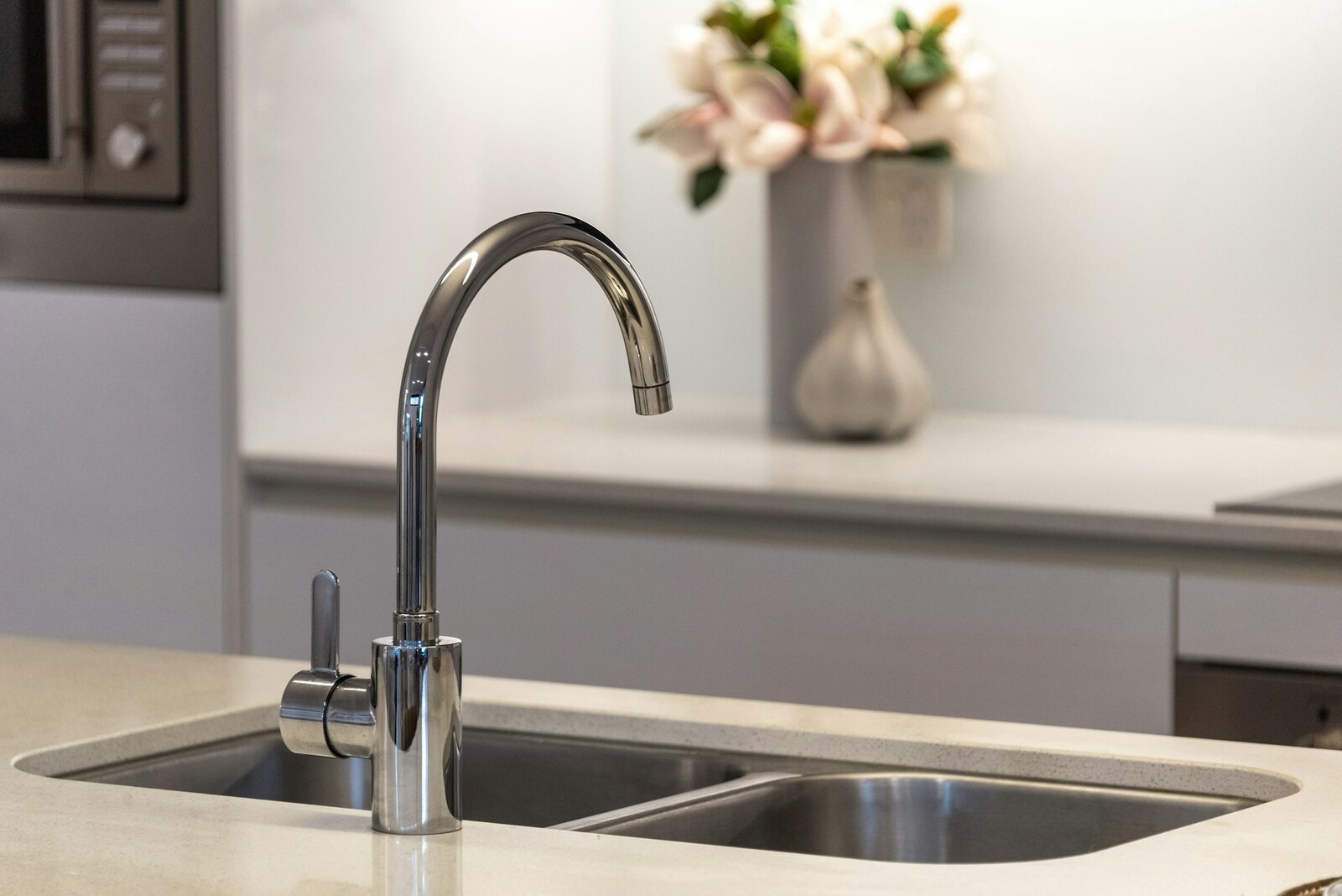 Kitchen Sinks and Faucets: Choosing What You Use Twenty Times a Day